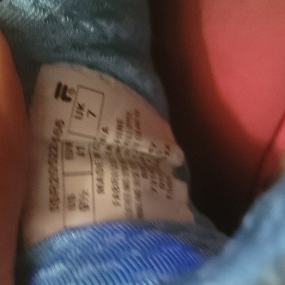 🌟Fila🌟 size 9 1/2 blue/red tones running shoes🌟 - Picture 7 of 7